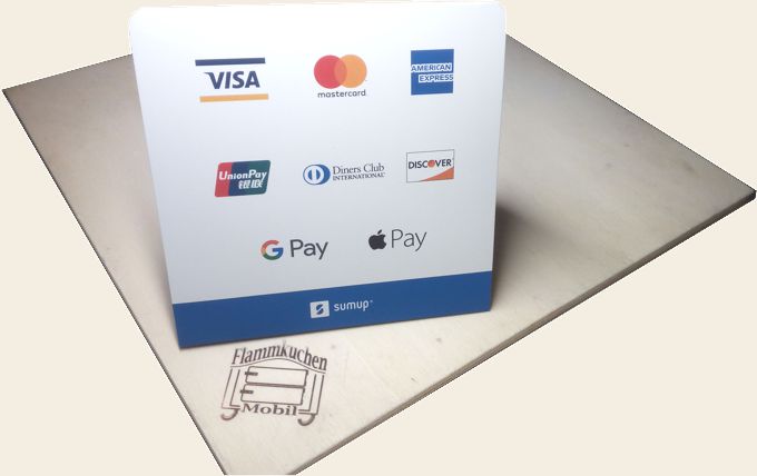 Logos, Darstellung der Bezahlmöglichkeiten mit Kreditkarte über SumUp-Kartenlesegerät
